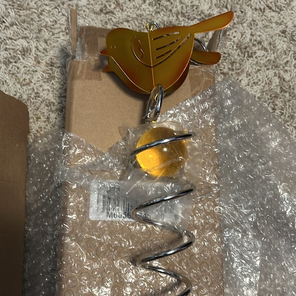 Plow & Hearth - Chick Wind Spinner - Picture 4 of 4